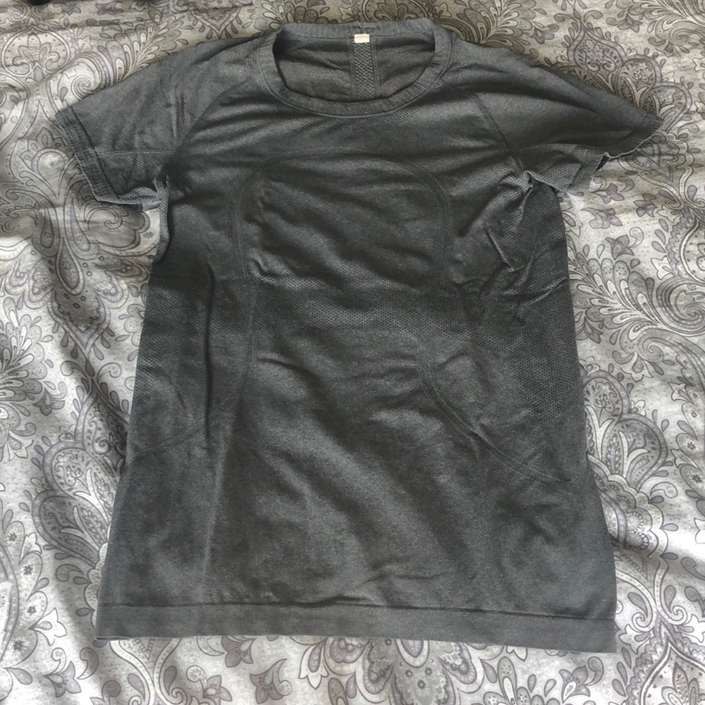 Lulu lemon short sleeve crew neck workout top